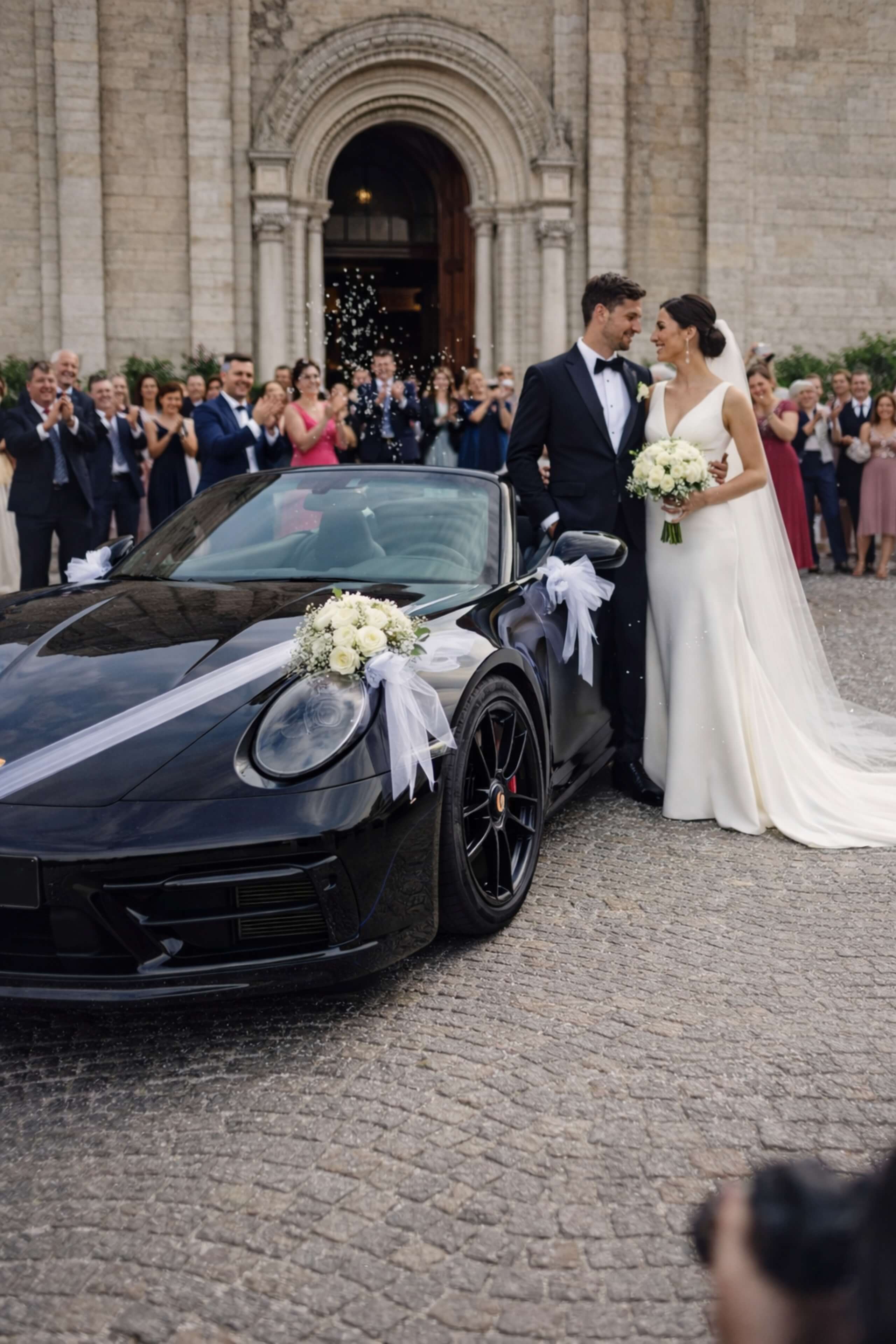Auto di lusso come set per il servizio fotografico di matrimonio a Milano