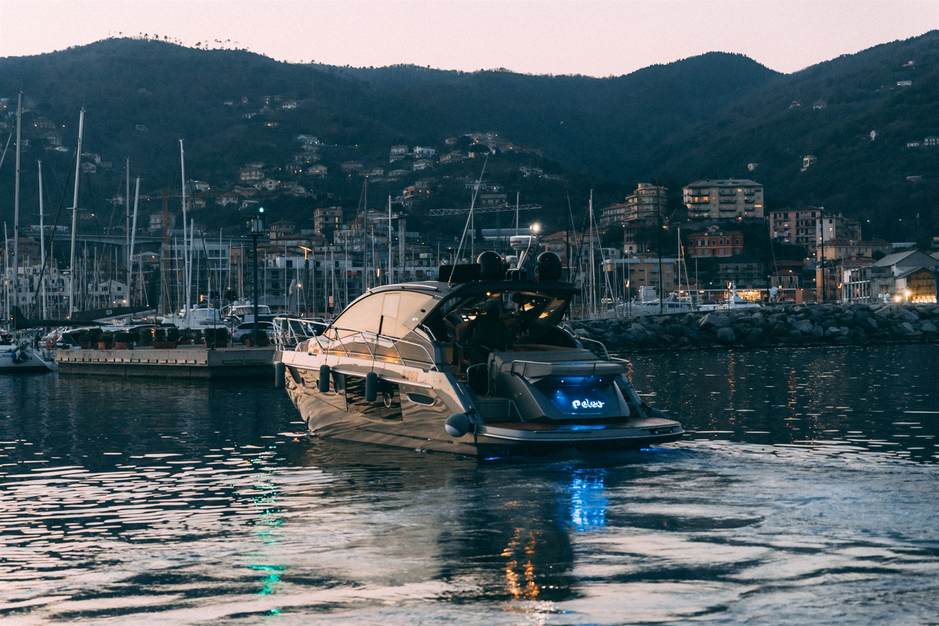 Esperienze private esclusive a bordo di uno yacht di lusso